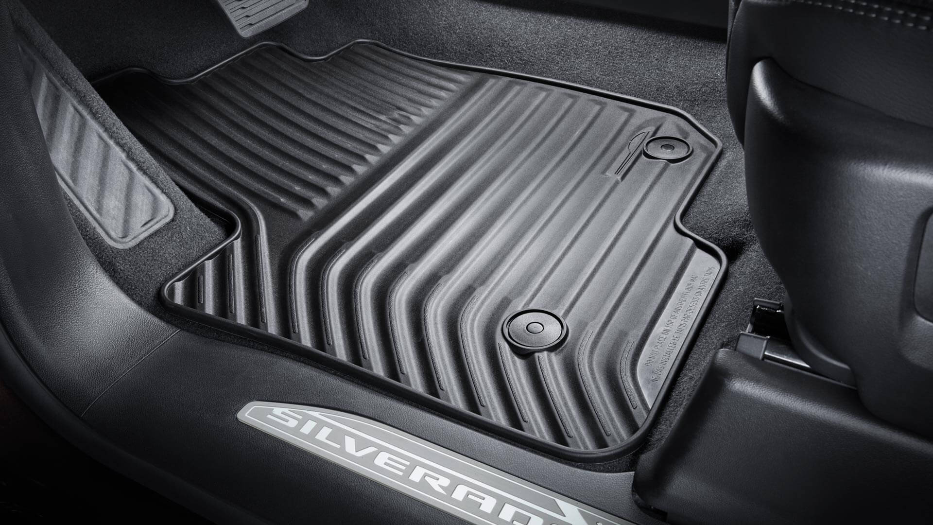 El protector de zócalo protege la pintura del zócalo de  tu camioneta Chevrolet Silverado