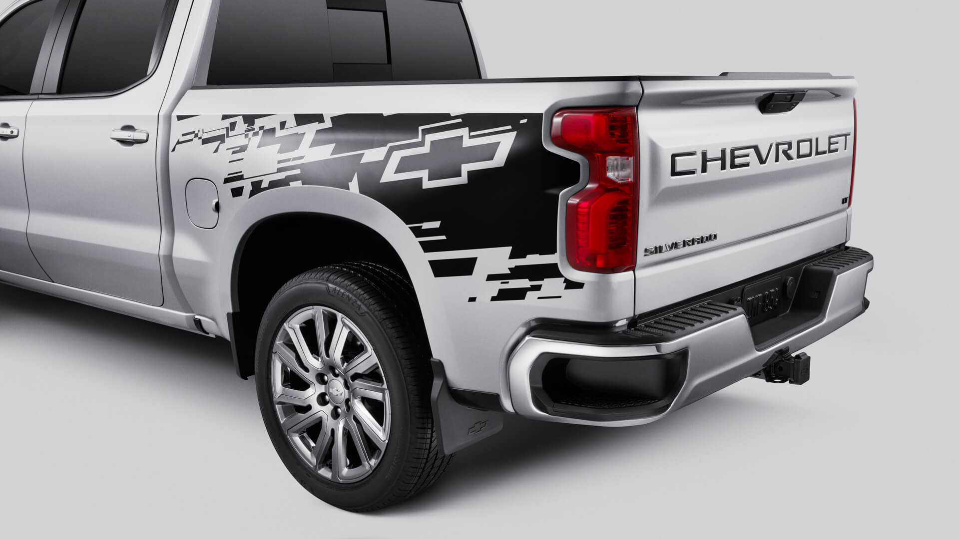 El adhesivo lateral brinda a tu camioneta Chevrolet Silverado un aspecto más agresivo
