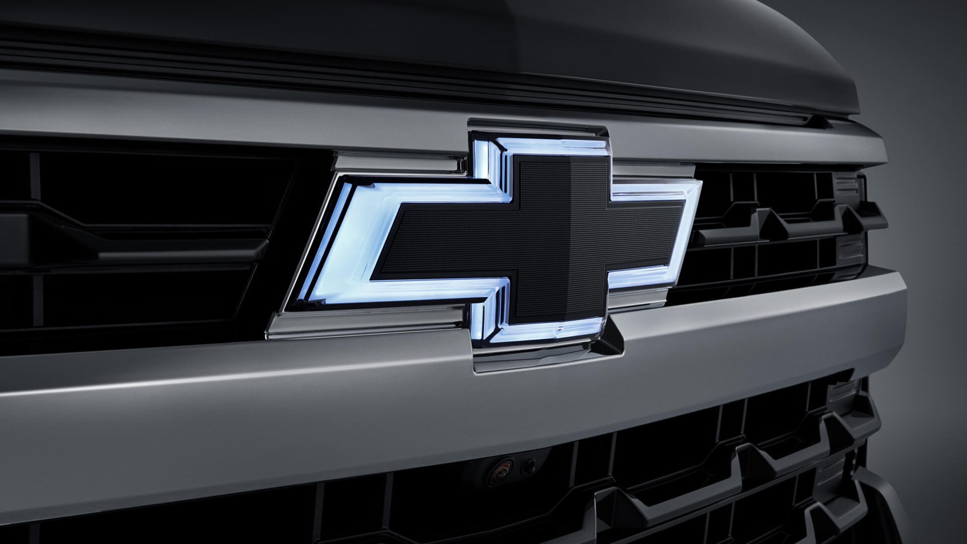 Embellece tu camioneta Silverado con el emblema de Chevrolet iluminado